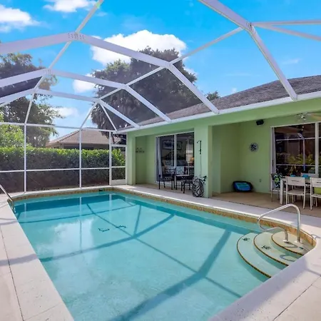 Spacious Beautiful 4 Bed 3 Bath Pool Near Beach